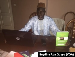 Imam Ahmadou Makhtar Kanté, auteur du livre astronomie et charia, à Dakar, 1er septembre 2017. (VOA/Seydina Aba Gueye)