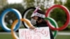 ARHIVA - Detalj sa protesta protiv održavanja Olimpijskih igara u prestonici Tokiju (Foto: Reuters/Issei Kato)