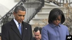 President Barack Obama, first lady Michelle Obama, observe a moment of silence on South Lawn of the White House in Washington, to honor those who were killed and injured in the shooting in Tucson, Arizona, 10 Jan 2011