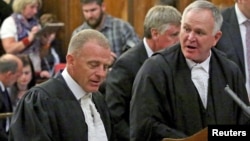 Prosecutor Gerrie Nel (L) and defense lawyer Barry Roux (R) chat at the end of an appeal against South African paralympian Oscar Pistorius' conviction last year at the Supreme Court of Appeal in Bloemfontein, South Africa, Nov. 3, 2015.