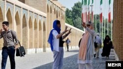 گردشگران در ایران. آرشیو