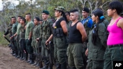 지난달 17일 콜롬비아 야리플레인스에서 제10차 컨퍼런스를 개최하고 있는 콜롬비아무장혁명군(FARC) 대원들. 
