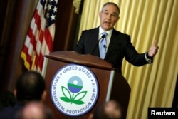 Scott Pruitt, kepala Badan Perlindungan Lingkungan AS (EPA), berbicara kepada karyawan badan tersebut di Washington, 21 Februari 2017.