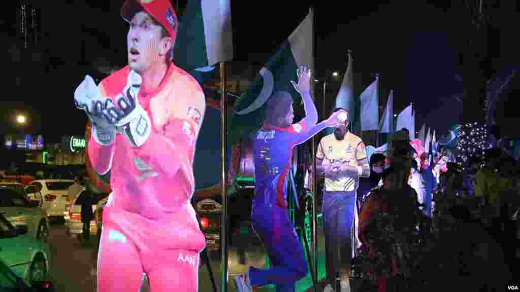 کراچی پی ایس ایل سے ایک دن قبل جشن کا سماں