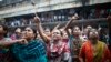 Pekerja Garmen Bangladesh Bentrok dengan Polisi