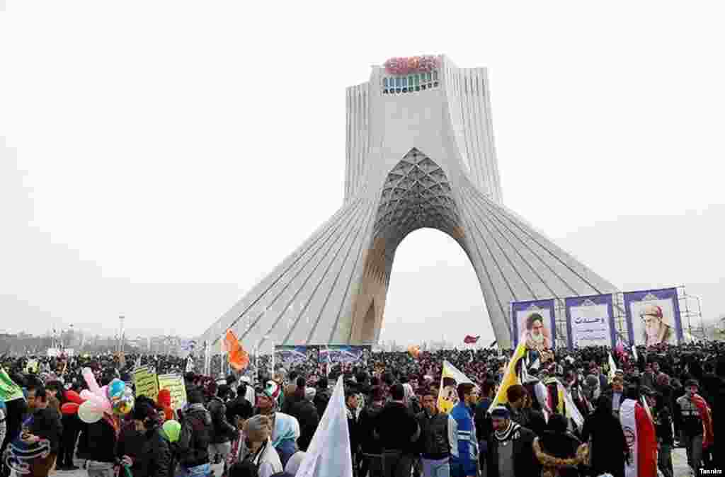حاشیه های راهپیمایی ۲۲ بهمن برای سی و هشتمین سالگرد پیروزی انقلاب ایران &nbsp;
