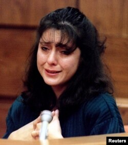 Lorena Bobbitt menangis pada saat hadir di pengadilan di Manassas, Virginia, 14 Januari 1994 (foto: dok).