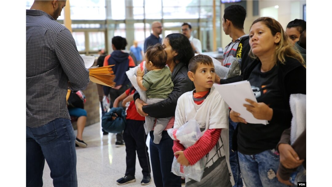 Imigranti traže legalan ulazak u SAD, McAllen, Texas. (Photo: A. Barros / VOA)