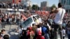 Polis Taksim meydanını tərk etdi