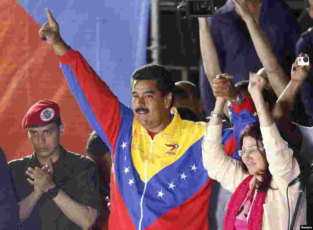 Venezuelan presidential candidate Nicolas Maduro and his wife Cilia Flores celebrate after the official results gave him a victory in the balloting, Caracas, April 14, 2013. 