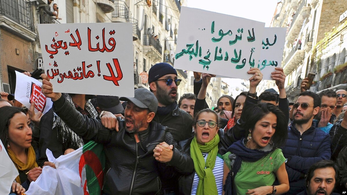 Polisi Aljazair Tahan Puluhan Wartawan