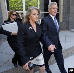 Former Virginia Gov. Bob McDonnell, right, and his wife Maureen, center, leave Federal court after a motions hearing in Richmond, Va., May 19, 2014.