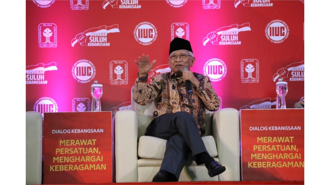 Gus Mus berbagi kisah seputar keberagaman yang menjadi tantangan bagi Indonesia ke depan
