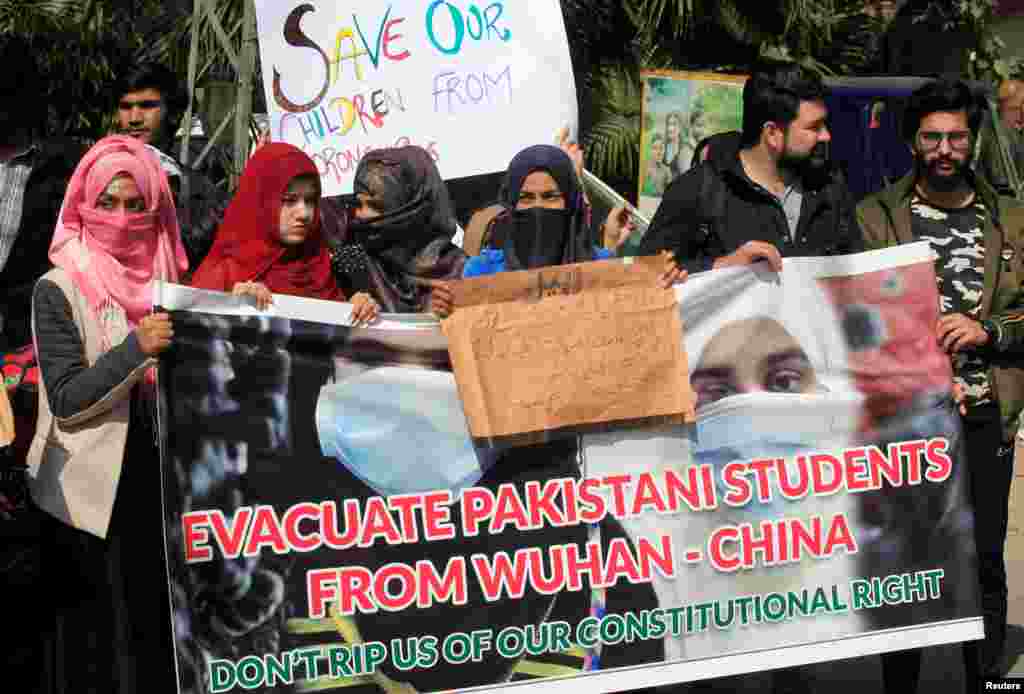یک گروه از مردم خواستار بازگرداندن دانشجویان پاکستانی از شهر ووهان چین شده&zwnj;اند. کرونا در این شهر صدها هزار نفر را در معرض خطر قرار داد.&nbsp;