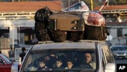 A Syrian family crosses into Lebanon at the border crossing in Masnaa, eastern Lebanon, November 30, 2012.