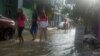 Banjir di perumahan warga Babelan. Bekasi Utara setinggi mata kaki pada Kamis, 2 Januari 2020. (Foto: VOA/Sasmito)