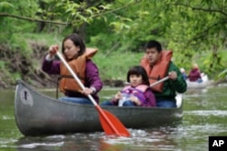 Students paddle along the Kickapoo River, where a 20-year preservation venture stopped encroachment by developers.