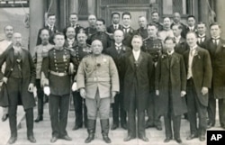 总统袁世凯和外国使节合影（1913年）