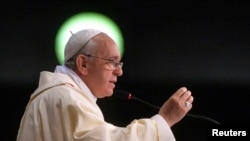 罗马天主教教宗方济各2013年7月27日在里约热内卢