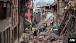 尼泊尔首都加德满都附近震后废墟。（2015年4月28日）