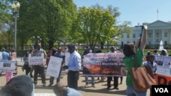 Protesters held a two-day rally and 24-hour hunger strike outside the White House to protest genocide in Sudan's Darfur region, April 16, 2016. (N. Taha/VOA)