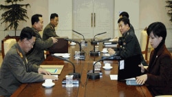 남북한 군사 실무회담. 오른쪽이 남측, 왼쪽은 북측 대표단.