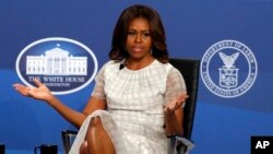 La primera dama, Michelle Obama, habla durante un evento para las familias trabajadoras en la Casa Blanca. 
