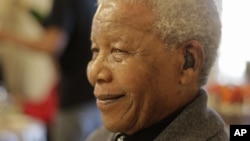 Cựu Tổng thống Nam Phi Nelson Mandela mừng sinh nhật ở Qunu, Nam Phi, 18/7/2012