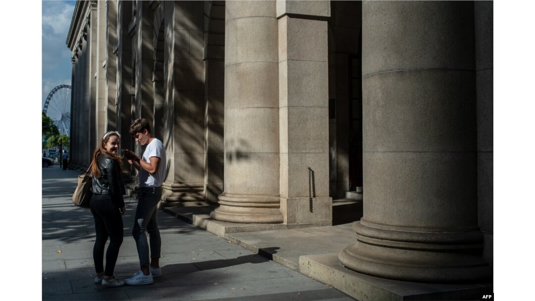 A couple stands in front of the Court of Final Appeal building in Hong Kong, April 10, 2018.