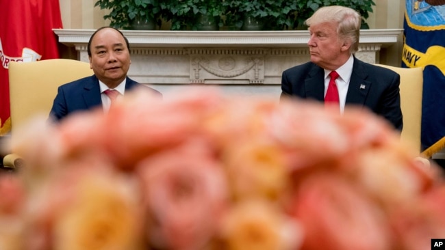 Thủ tướng Nguyễn Xuân Phúc và Tổng thống Donald Trump tại Nhà Trắng hôm 31/5.