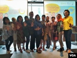 Para Caleg perempuan beserta para panelis dalam acara "Diskusi “Perempuan Bersuara! Dialog Caleg Perempuan Merespons Agenda Politik Keterwakilan Perempuan di Pemilu 2019,” di Jakarta, Minggu (3/3) (Foto: VOA/Ghita)