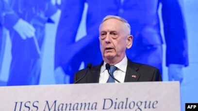 Bộ trưởng Quốc phòng Mỹ Jim Mattis phát biểu tại cuộc Đối thoại Manama Lần thứ 14 của Viện Nghiên cứu Chiến lực Quốc tế (IISS) ở thủ đô Manama của Bahrain, ngày 27 tháng 10, 2018.