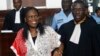 Simone Gbagbo, en compagnie de son avocat, Abidjan, Côte d'Ivoire, le 31 mai 2016. (epa/Legnan Koula)