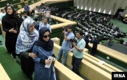قربانیان اسیدپاشی در ایران در مجلس