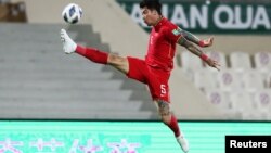 Hậu vệ Trung Quốc Zhang Linpeng trong một trận vòng loại World Cup, tháng 11/2021.