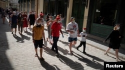 FILE - Tourists from Russia, staying in a beach resort, walk downtown during a day trip to Havana, Cuba, January 6, 2021. (REUTERS/Alexandre Meneghini)