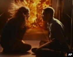 Michelle Monaghan and Jake Gyllenhaal in a scene from "Source Code"