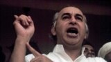پاکستان کے سابق وزیر اعظم ذوالفقار علی بھٹو نے موت کی کال کوٹھری سے اپنی یادیں اپنی انگریزی زبان کی کتاب ‘اگر مجھے قتل کیا گیا’ میں قلمبند کیں ۔ فائل فوٹو ، 16 ستمبر 1977
