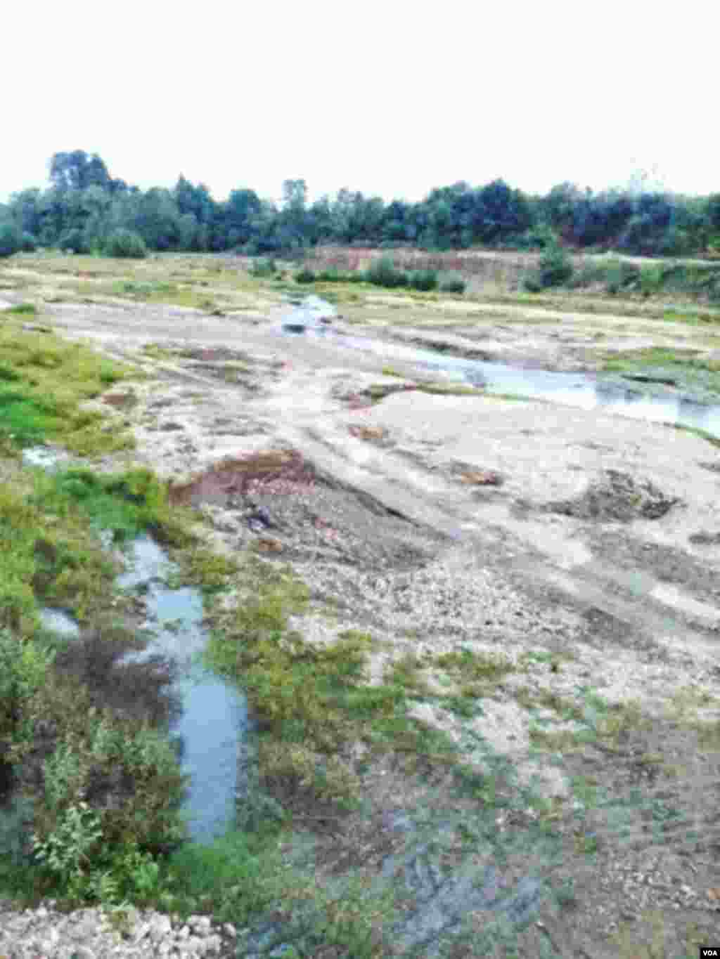 خشک شدن رودخانه روستای للکام فومن و مشکل بی&zwnj;آبی عکس: ارسالی شما 