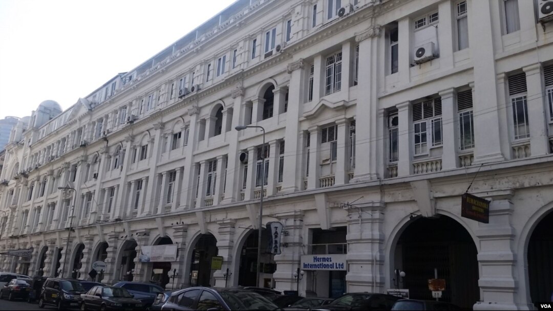 建成于1837年的东方大酒店就坐落于科伦坡港。(美国之音朱诺拍摄,2016年1月8日)