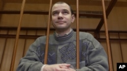 Игорь Сутягин обвинен в измене
(Фото из архива 07.04.2004.)