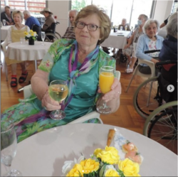 Perayaan ulang tahun bulan September di Dementia Cafe, Australia. (Facebook/noosacaresdementiacafe)