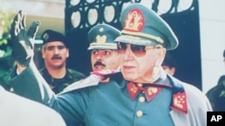 A través de sus organismos de inteligencia, Pinochet utilizó a periodistas para "festinar" con una visita de la CIDH a Chile.