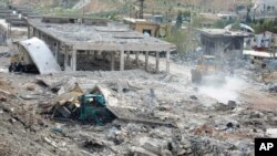 Оштетени објекти во воздушниот напад на 5-ти мај, на фотографијата што ја објави сириската новинска агенција САНА
