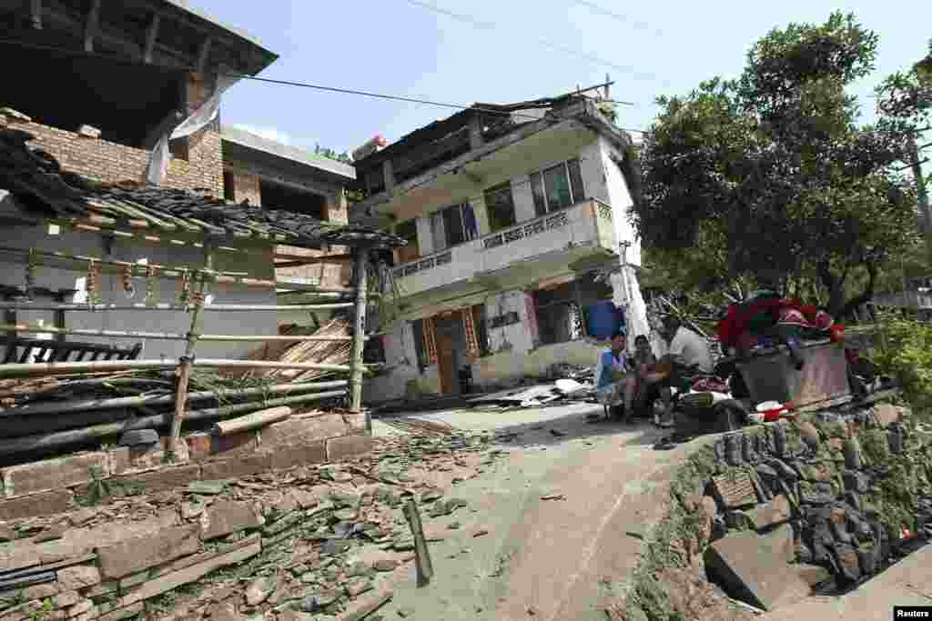 چین میں آنے والے شدید زلزلے کے بعد امدادی کارروائیوں جاری