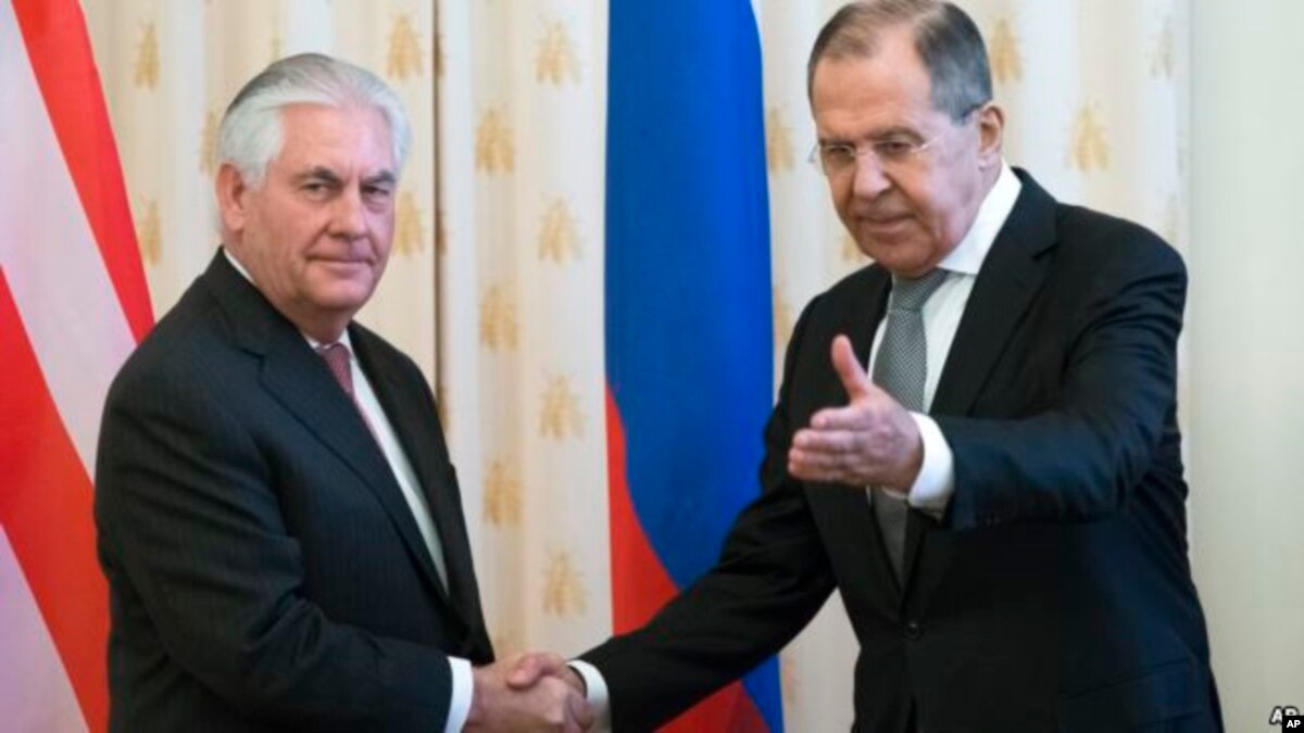 Лавров потребовал у Тиллерсона вернуть российскую собственность Лавров потребовал у Тиллерсона вернуть российскую собственность