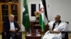 Le représentant de l'ONU Horst Koehler et le secrétaire du Polisario Brahim Ghali, à Tindouf, en Algerie, le 19 octobre 2017.