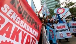 Warga melakukan aksi unjuk rasa untuk mendukung KPK dalam protes anti korupsi di Jakarta (foto: dok).