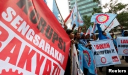 Warga melakukan aksi unjuk rasa untuk mendukung KPK dalam protes antikorupsi di Jakarta (foto: dok).