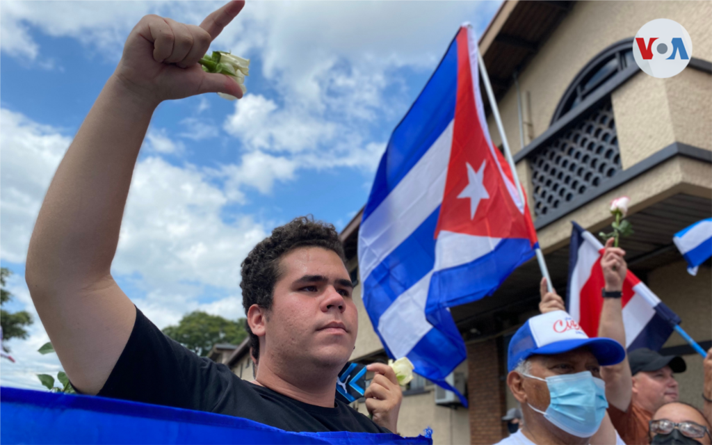 Miembros de la comunidad cubana protestan desde San Juan, Costa Rica. Noviembre 15 de 2021. Foto: Armando Gómez